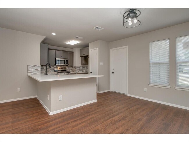 Building Photo - 606 Elderberry Cove