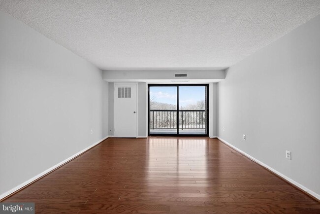 Building Photo - 200 N Pickett St