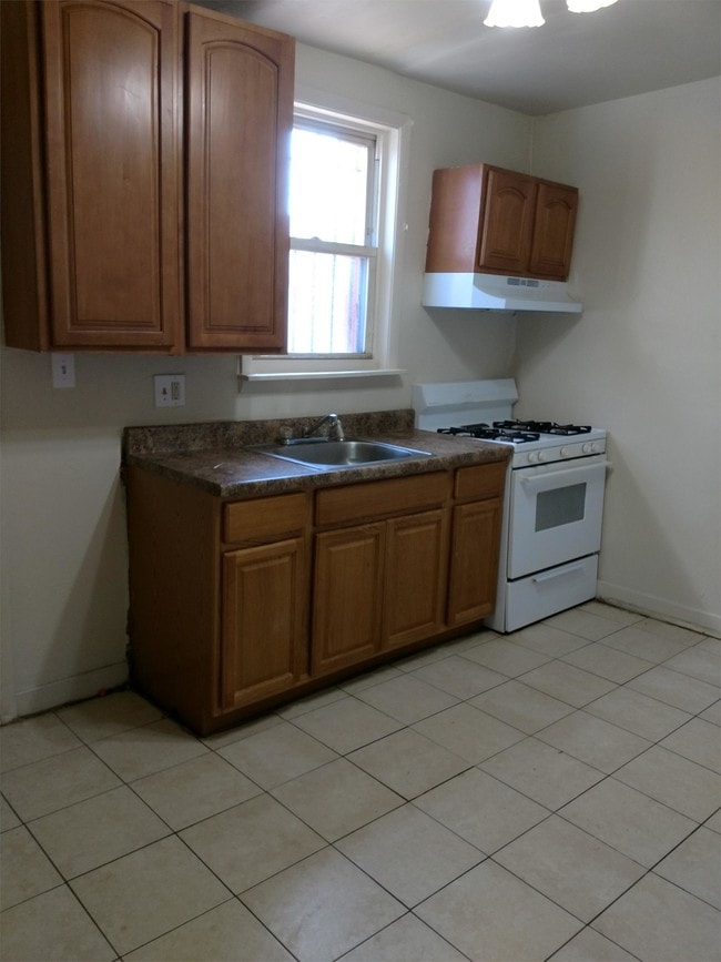 Building Photo - 4655 Mulberry St