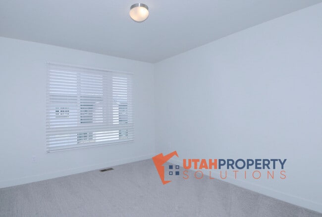 Building Photo - 1042 W 430 S