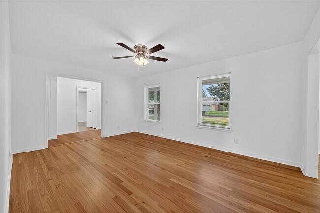 Building Photo - 8210 Edgemoor Dr