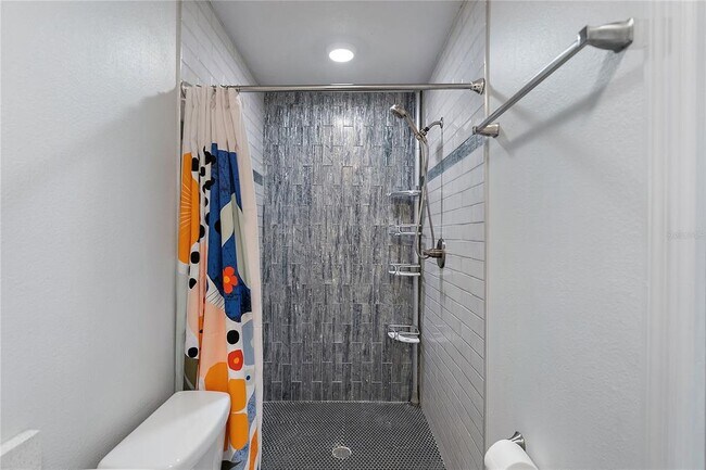 Building Photo - 6631 Bougainvilla Ave S