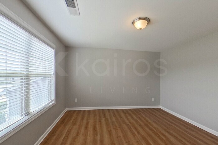 Building Photo - 215 Orchard Ln