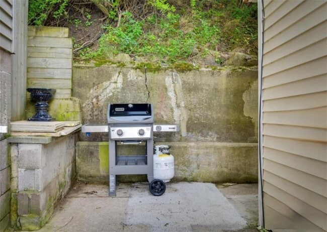 Building Photo - 182 Lake Bluff Rd