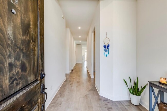 Building Photo - 2824 Stone Branch Dr