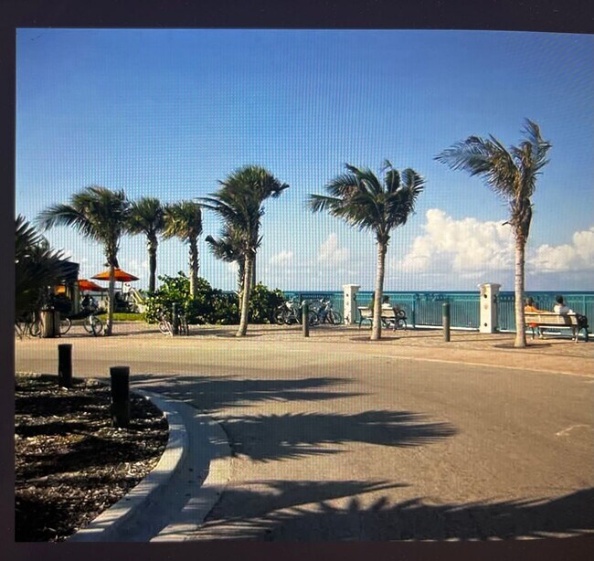 Building Photo - Upgraded 2BR/2BA Home Just Minutes from Vero Beach