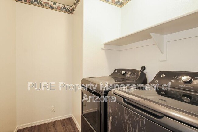 Building Photo - 3526 W Questa Dr