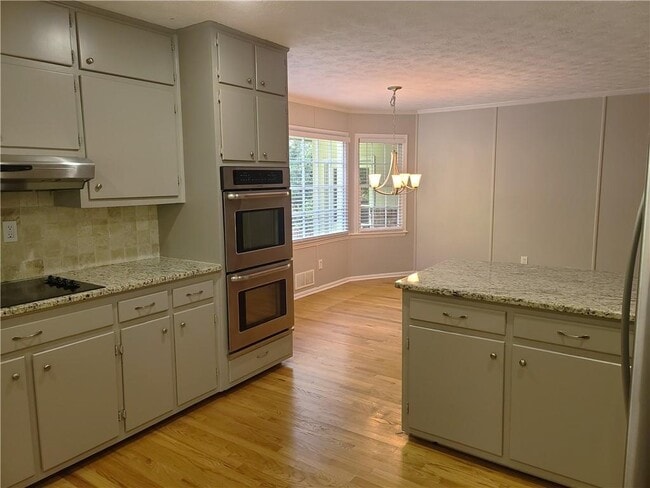 Building Photo - 2520 Riverglenn Cir