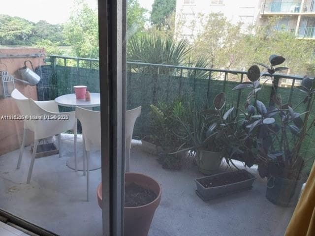 Building Photo - 9350 Fontainebleau Blvd