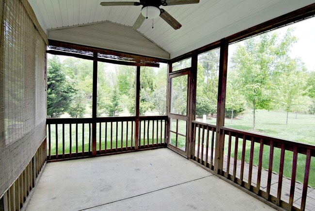 Building Photo - 10722 Edmundson Ave