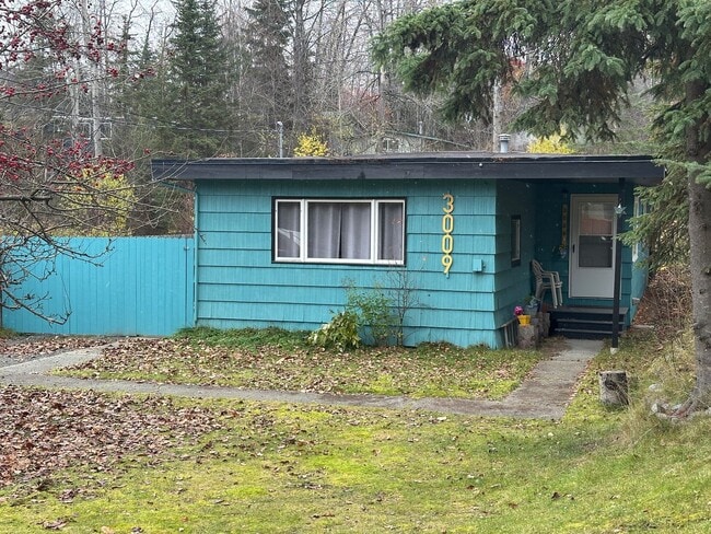 Primary Photo - Furnished 2 Bed/1 Bath w/Fenced Yard & Sto...