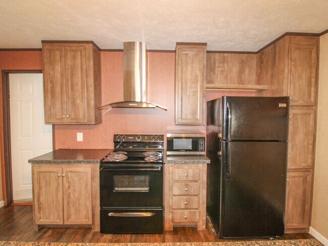 Building Photo - Nice home on a wooded lot! Minutes from Athens!
