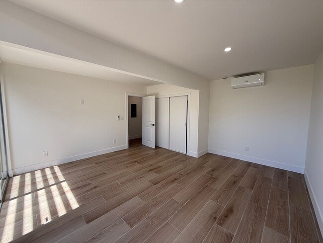 Building Photo - Newly Renovated 4 Bedroom Residence in La Jolla