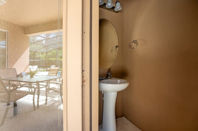 Building Photo - 220 Las Fuentes Dr