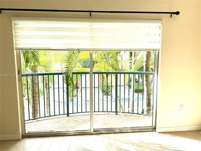 Building Photo - 2039 SE 10th Ave