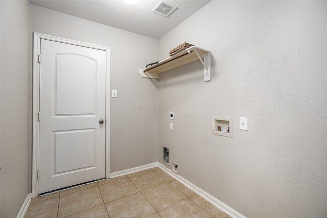 Building Photo - 2703 Domenico Ln