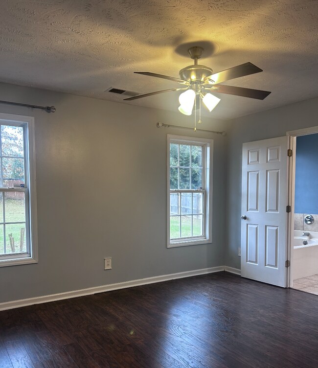 Building Photo - 137 Haywood Dr