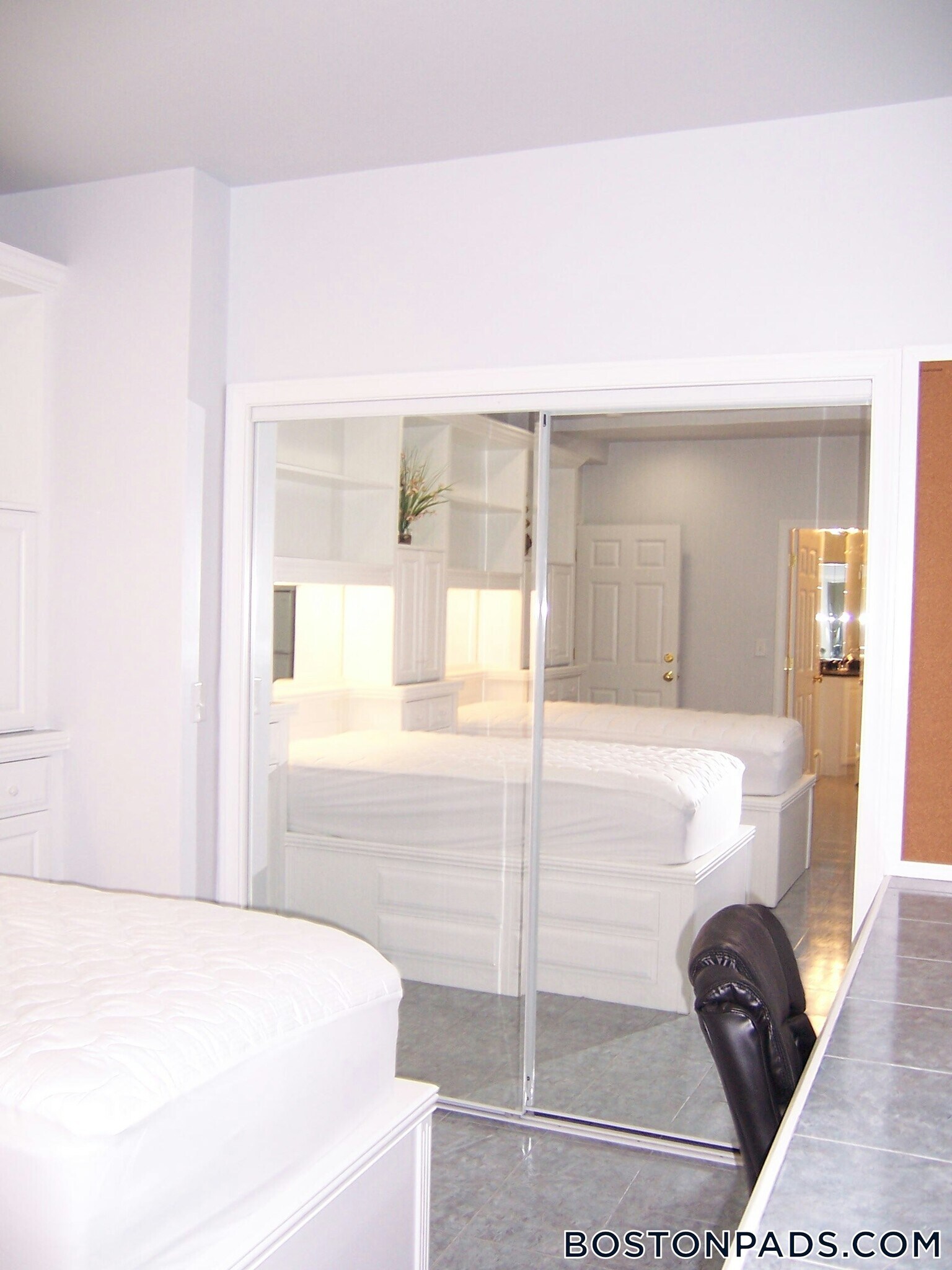 Building Photo - 188 Maverick St