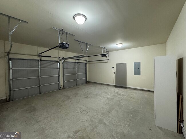 Building Photo - 632 Creek Pointe Drive