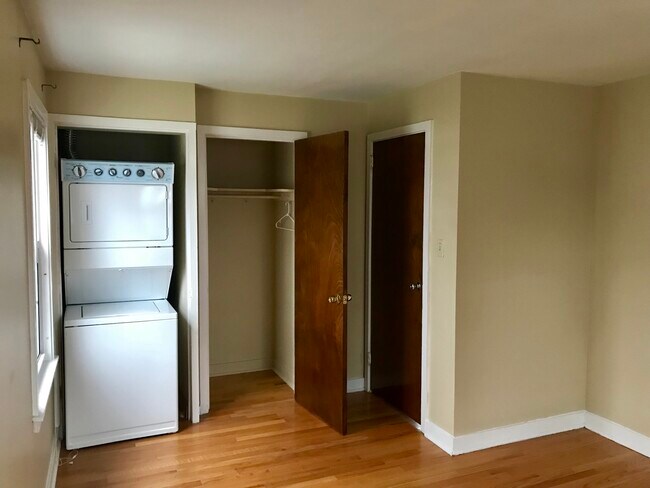 Building Photo - Milton St.