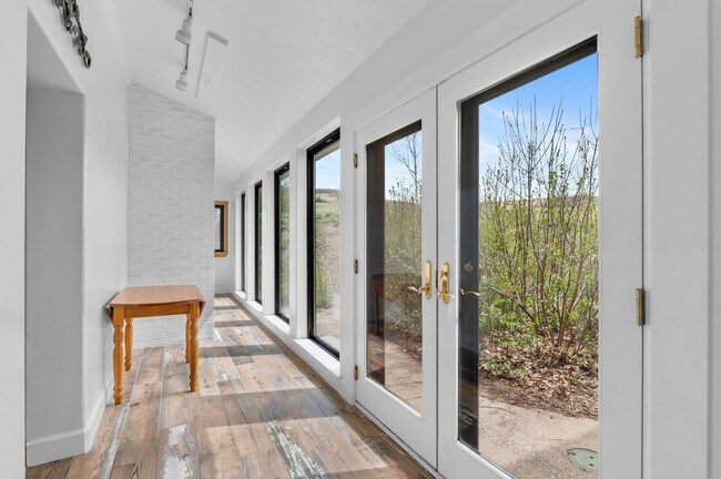 Building Photo - Sedalia Oasis on 8+ Acres