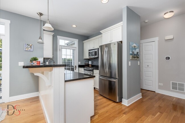 Building Photo - 7 Windward Way