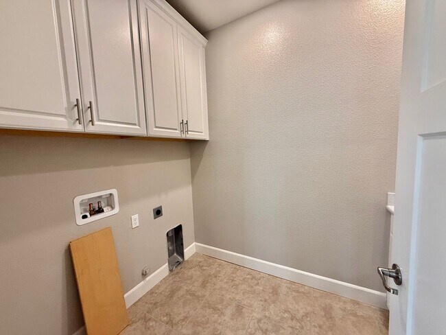 Building Photo - 1561 Osborn Dr