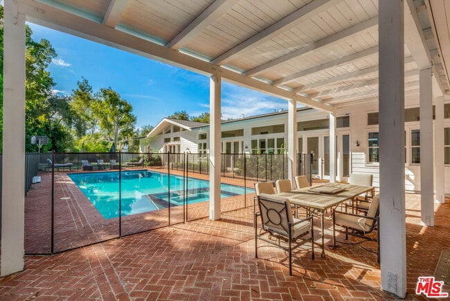 Building Photo - 9669 Oak Pass Rd