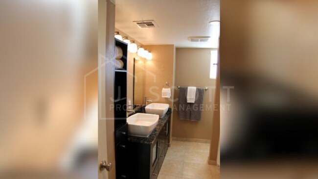 Building Photo - Beautifully Updated 2-Bedroom Condominium ...