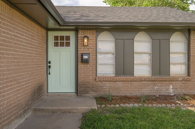 Building Photo - 121 NW 79th St