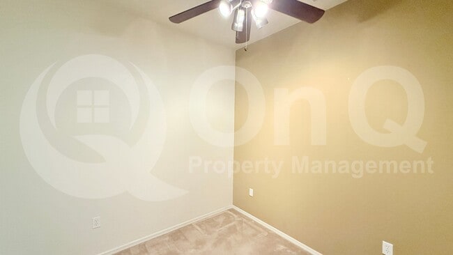 Building Photo - 2222 E Huntington Dr
