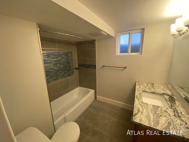 Building Photo - 6201 S Clarkson St