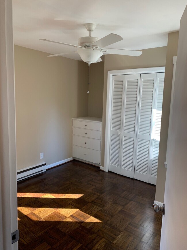 Building Photo - 217 Morehead St