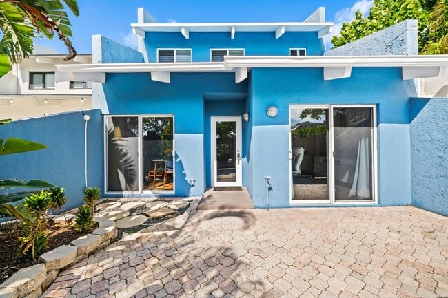 Building Photo - 219 NE 17th Ave