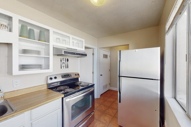 Building Photo - 1613 Morningside Dr NE