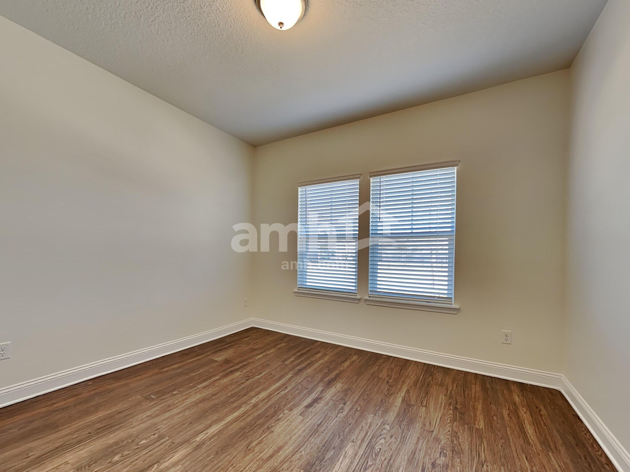 Building Photo - 917 Sunny Stroll Dr