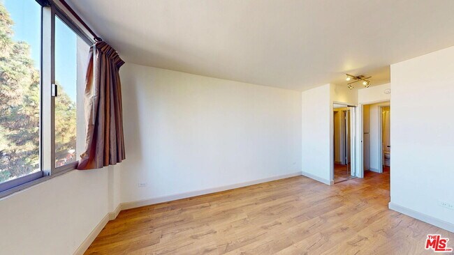 Building Photo - 421 La Fayette Park Pl