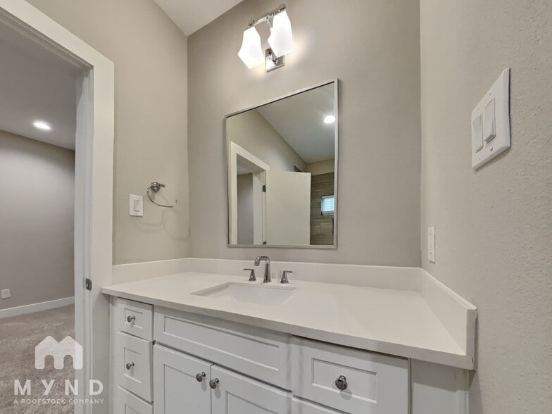 Building Photo - 5902 Gardendale Dr