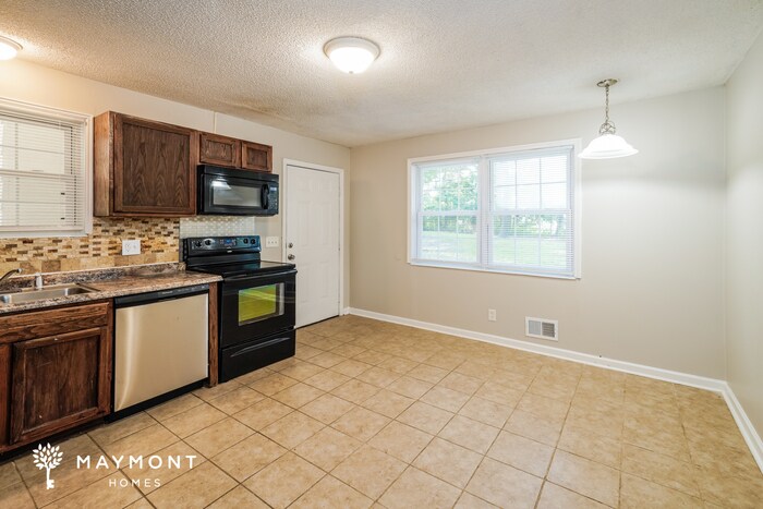 Building Photo - 6006 McMillan Cir