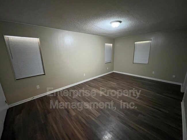 Building Photo - 4450 Tena Dr