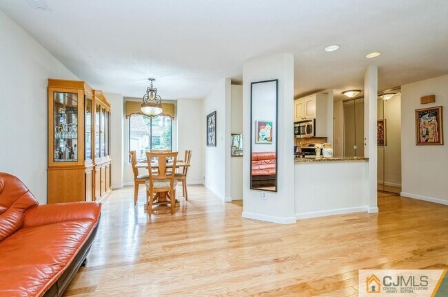 Building Photo - 67 Carriage Pl