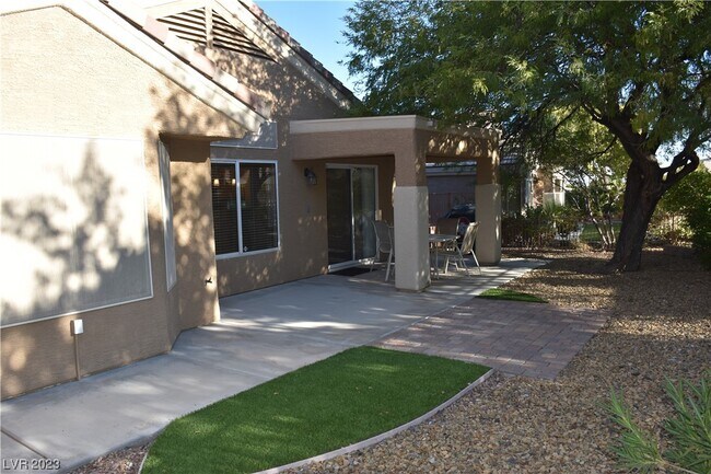 Building Photo - 2129 High Mesa Dr