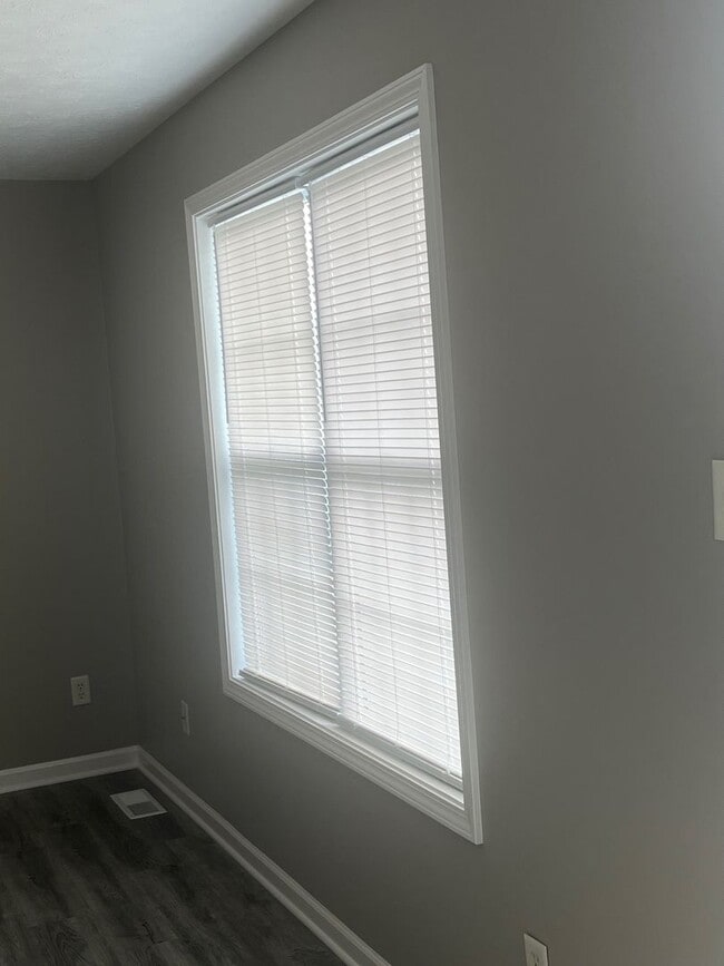 Building Photo - 116 Amy Ave