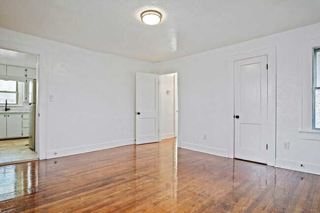 Building Photo - 1524 NE 8th St