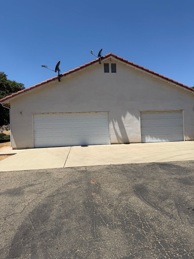 Building Photo - 38908 Millwood Dr