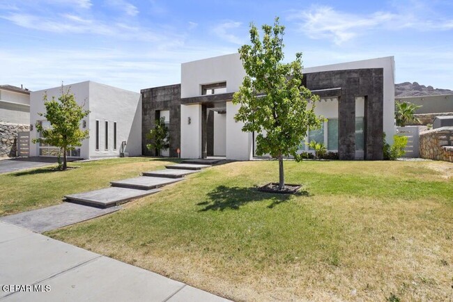 Building Photo - 6324 Via Serena Dr