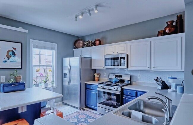 Building Photo - 4018 Edgecomb Dr