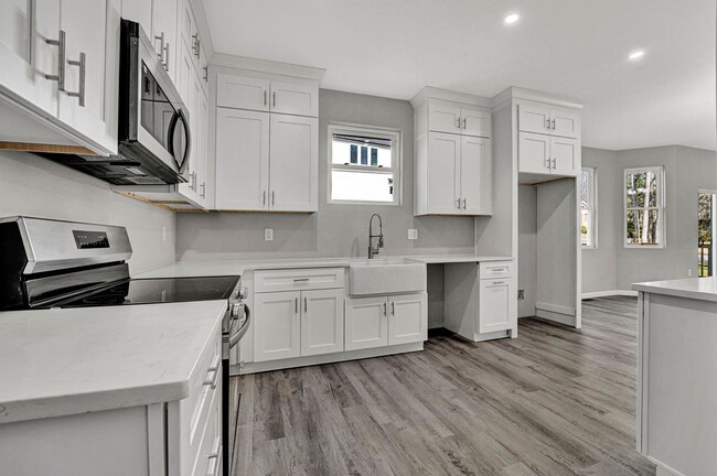 Building Photo - Stunning 4 Bedroom Home in Laurens