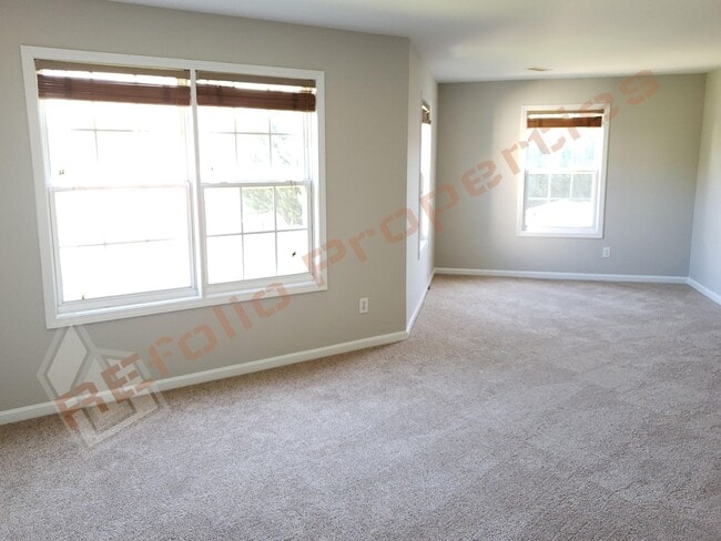 Building Photo - Lovely 4 Bedroom, 2.5 Bath Single-Family H...