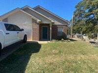 Building Photo - 3211 Fawn Dr